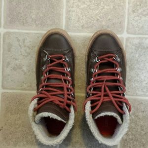 Like-new converse high top boots